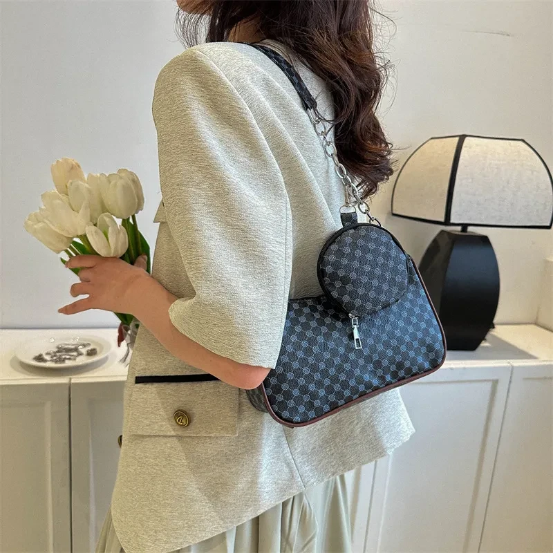 New Spring Retro Style Fashionable Small Square Bag