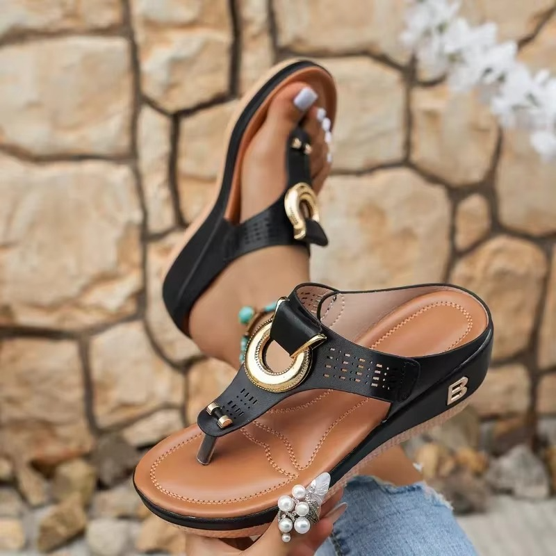 Breathable mesh sports sandals with non-slip sole
