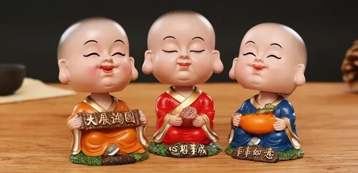 Car car decoration Zen Miao shook her head