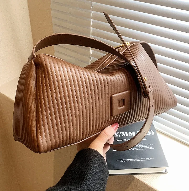 Women's Niche Retro Large Capacity Commuter Shoulder Bag
