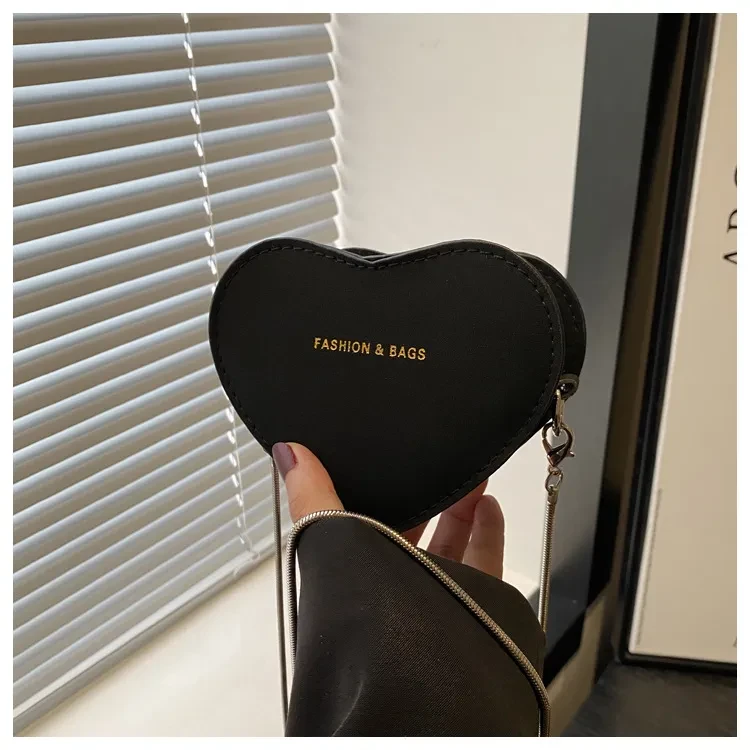 Vintage Heart-Shaped Mini Chain Crossbody Bag