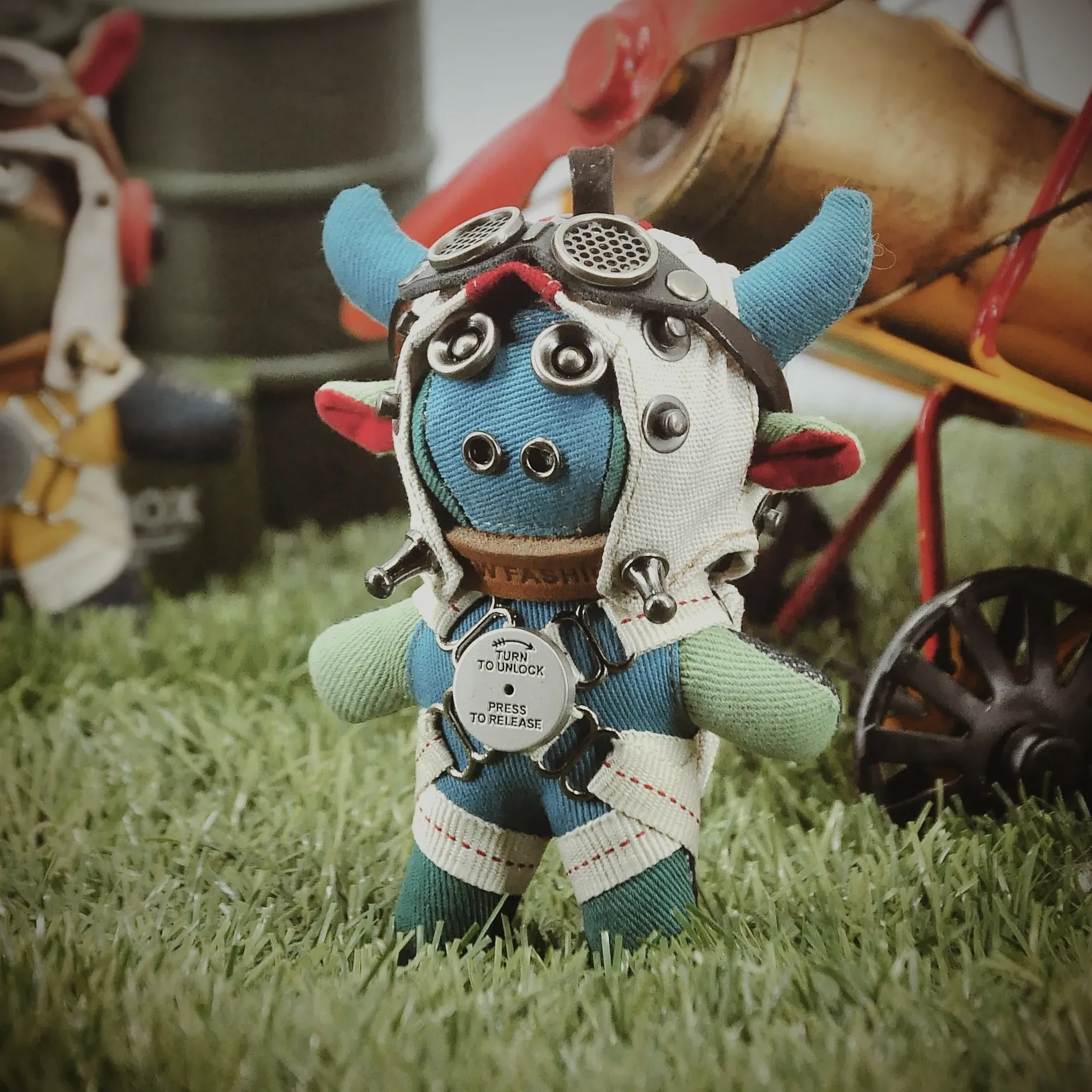 Pilot's Little Cute Cow Retro Style Pendant Keychain