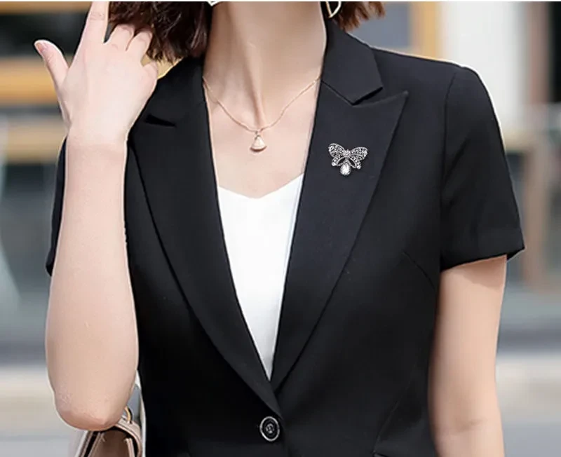 Alloy Inlaid White Rhinestone Bow Brooch
