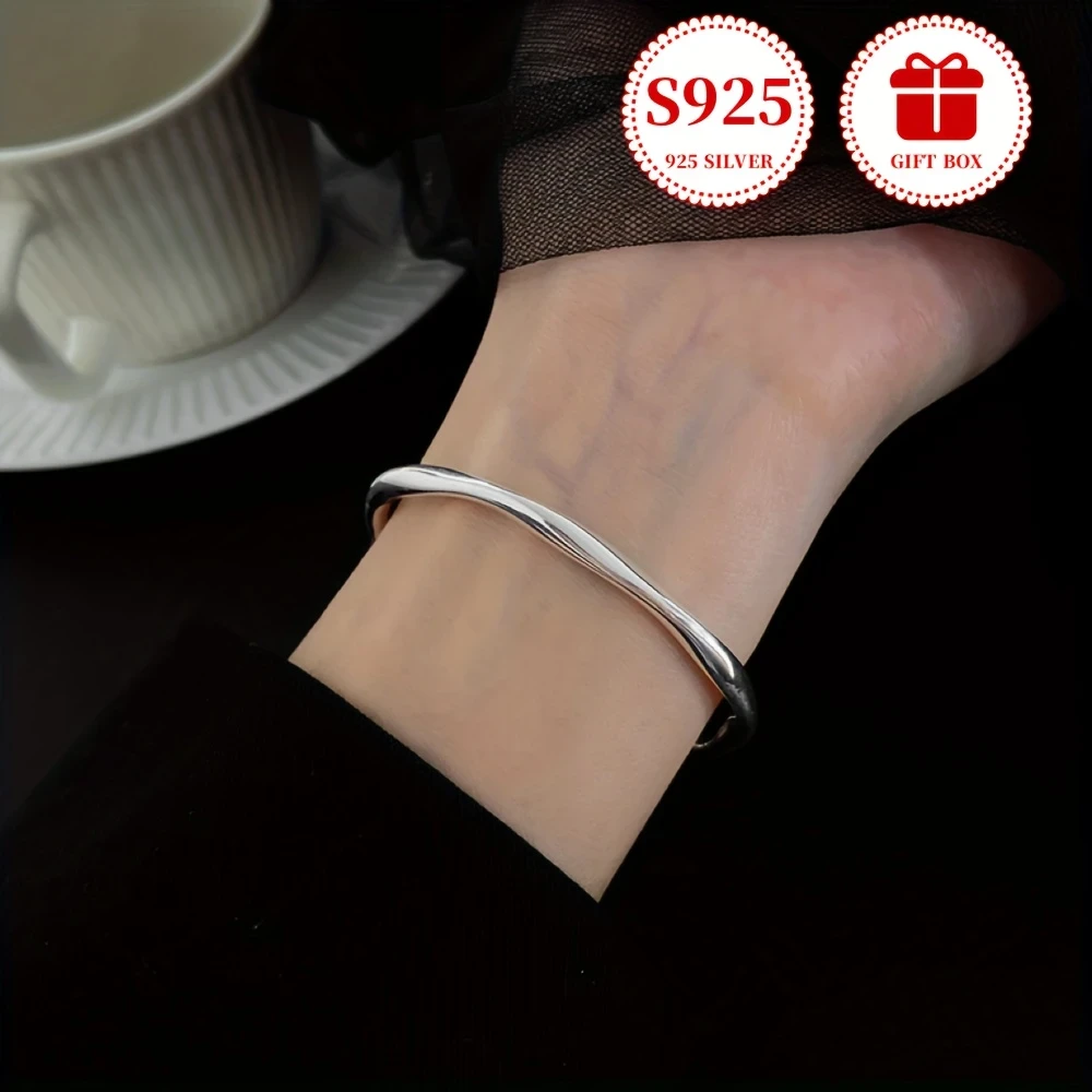 Elegant 925 Sterling Silver Bracelet  18K Gold-Plated Twisted Mobius Band Design