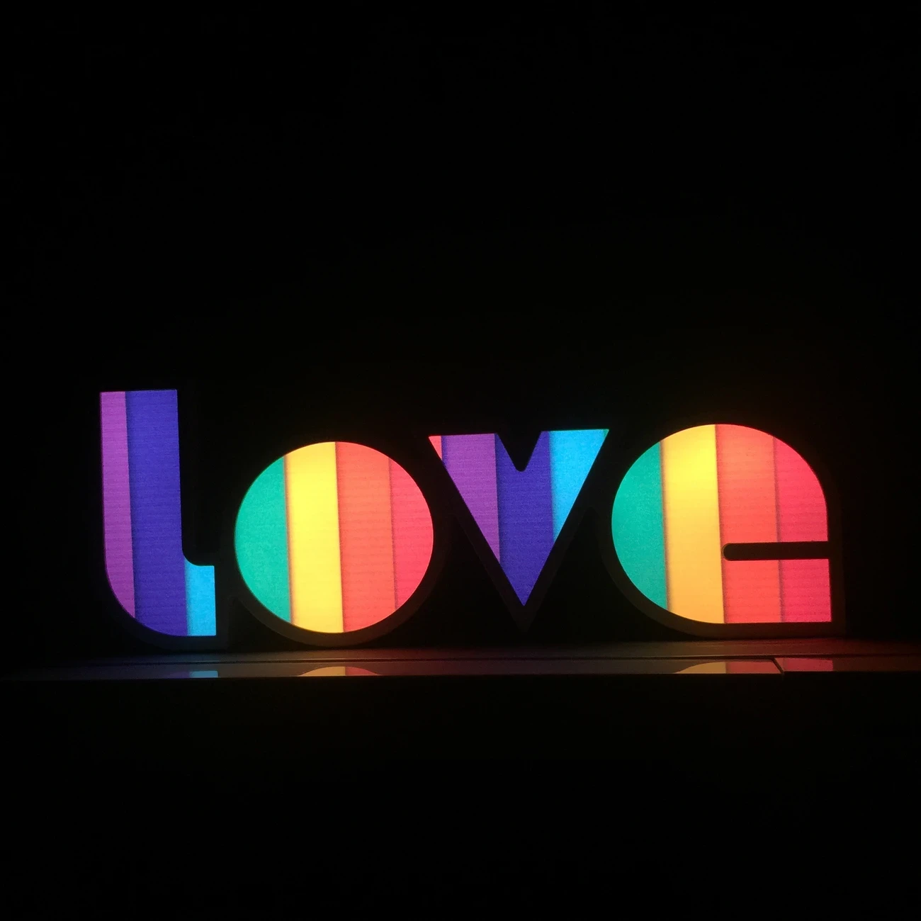 GANXIN LED LOVE Confession Lamp  Gradient Color Changing Night Light with Dual-Power (Battery/USB) and Button-Controlled Lighting for Romantic Ambiance