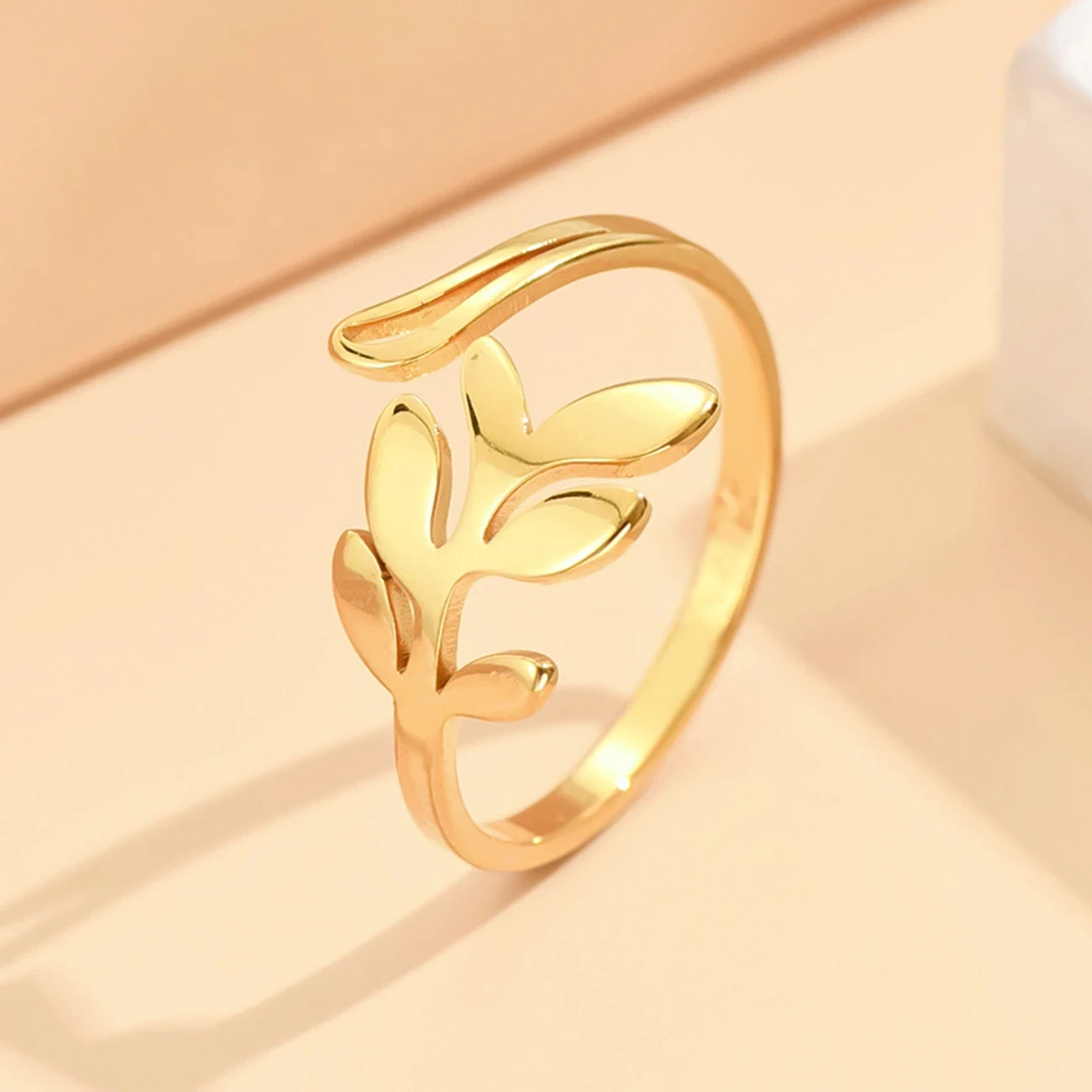 1pc Minimalist Stainless Steel Adjustable Open Ring - Leaf Design Twist Rope Unisex Jewelry for Everyday & Party Wear, Durable Elegant Fashion Accessory, Goldplated Finish, Perfect Gift for Women & Men