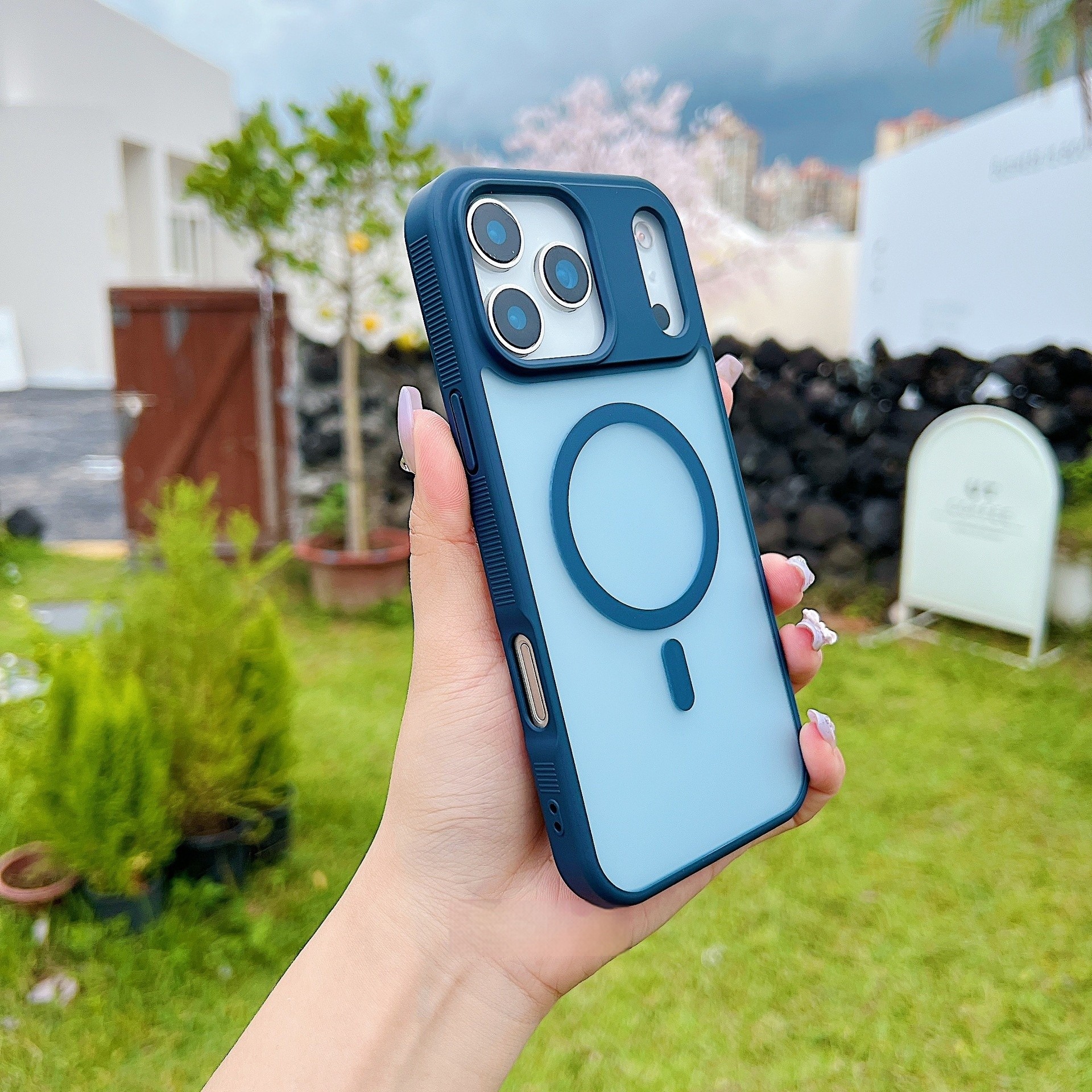 Fashion Magnetic Matte Drop-resistant Protective Cover