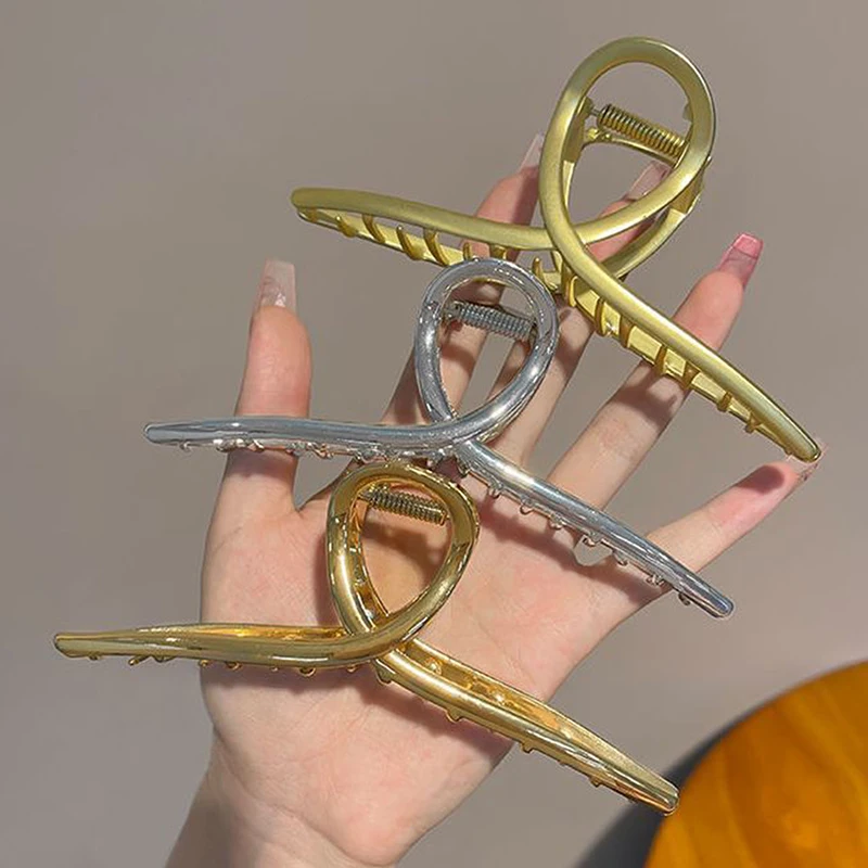 Color: army green - Korean Style Fashion Cool Metal Hair Claws Temperament Personality Shark Clips For Women Simple Headwear Hair Accessories