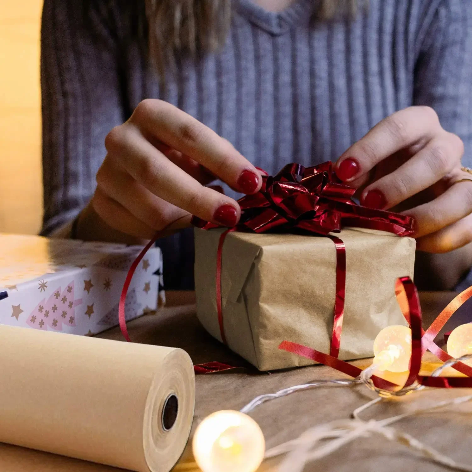 Color: PURPLE - Brown kraft Paper Rolls, Gift Wrapping, Wrapping Paper, Shipping, Bulletin Boards, Crafts, DIY Making