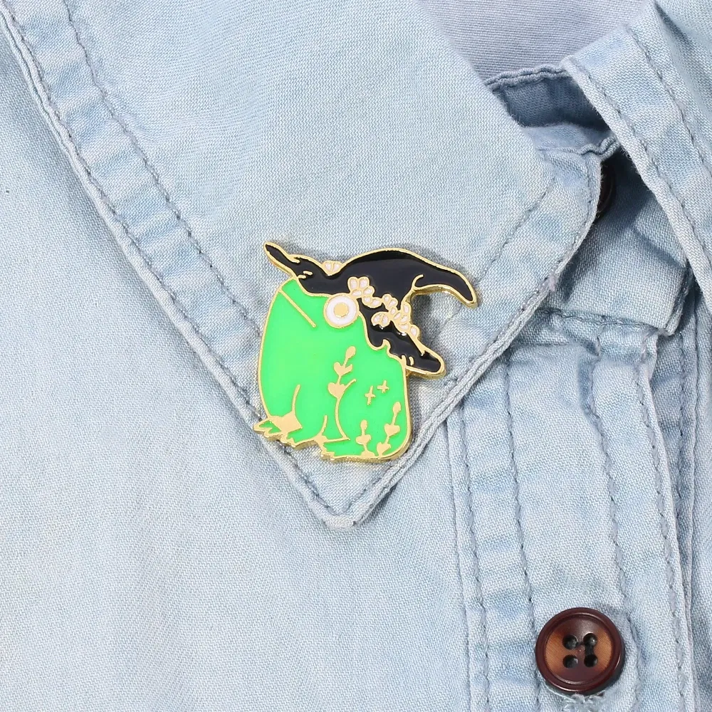 New Witch Frog Metal Enamel Pins Wizard Hat Brooches Bag Clothes Lapel Pin Animal Badge Cartoon Jewelry Gift for Kid Friends