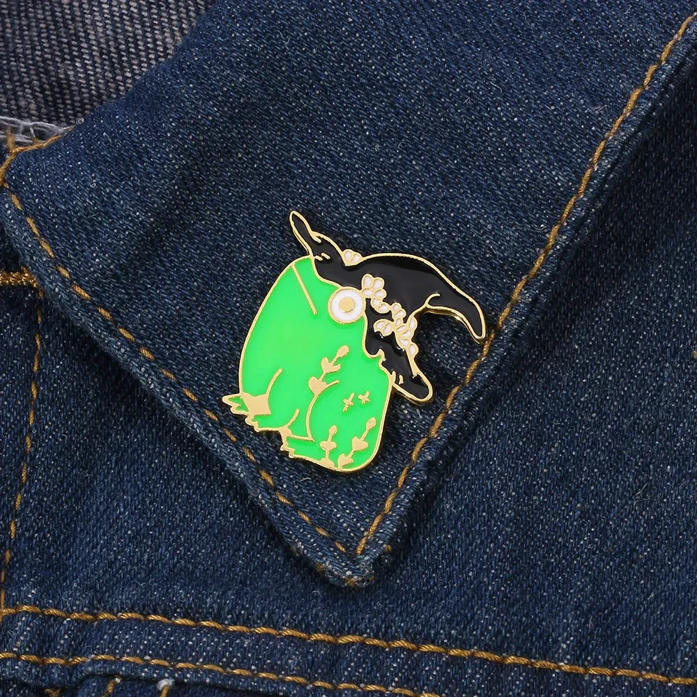 New Witch Frog Metal Enamel Pins Wizard Hat Brooches Bag Clothes Lapel Pin Animal Badge Cartoon Jewelry Gift for Kid Friends