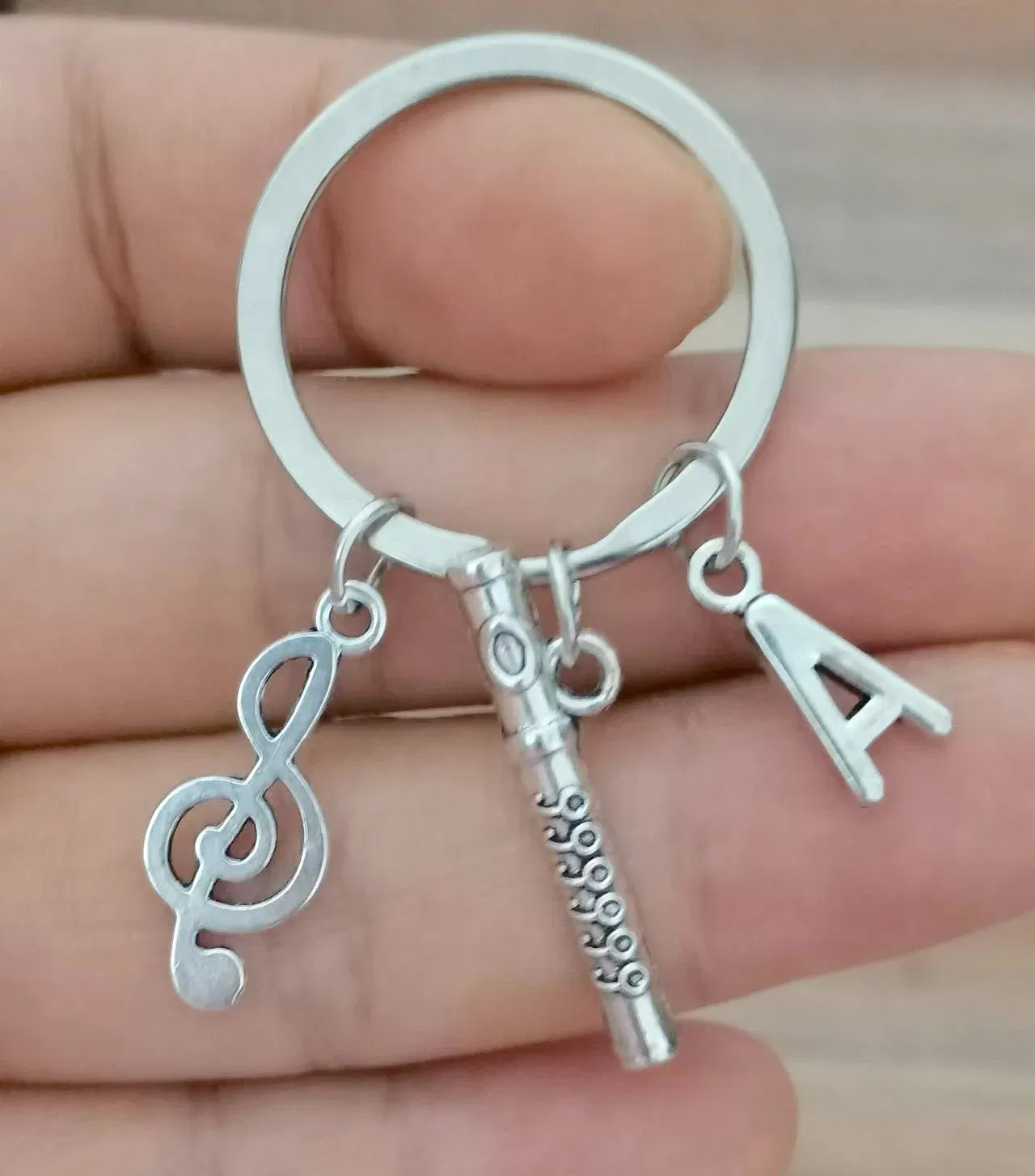Color: green - 26 Letter Flute Musical Instrument Keychain Music Lovers Key Ring