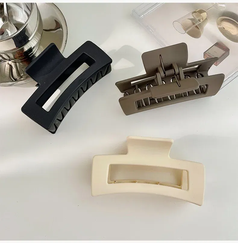 Color: black - Korean Large Claw Clips Women Plastic Claw Clips Black Matte Clip Hair Claw Non-slip Crab Hairpins Fashion Beach HairAccessories