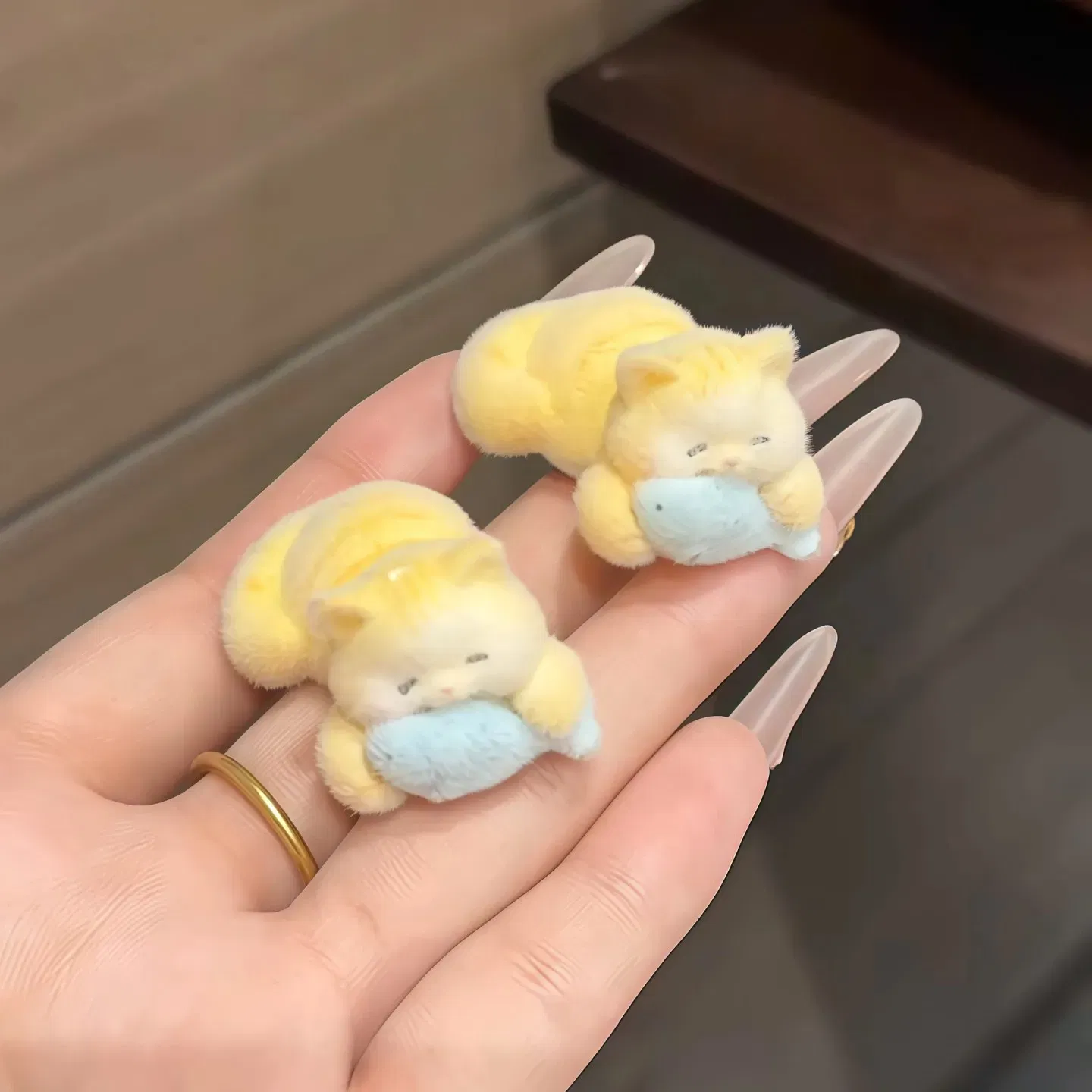 Color: Pink - 1/2pcs New Cat Flocking Hair Clip Plush Cute Cat Fish Hairpin Sweet Kawaii Hair Clips for Girls Kids Headwears Deraction Gifts