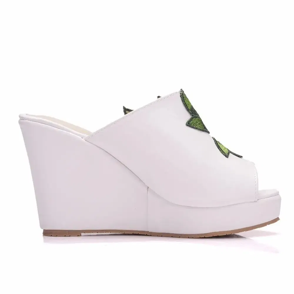 Color: black, Shoe Size: 37 - Crystal Queen Black White Peep Toe Platform Wedges High Heels Slippers Beach Sandals Women Lace Flower