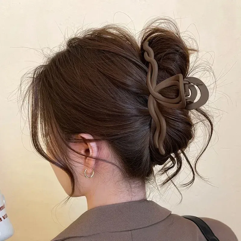 Color: Lavender - Frosted Wave Grab Clip Large Maillard Hair Clip Elegant Girls Shark Clip Back Head Hairpin Hair Accessories Jewelry Gifts