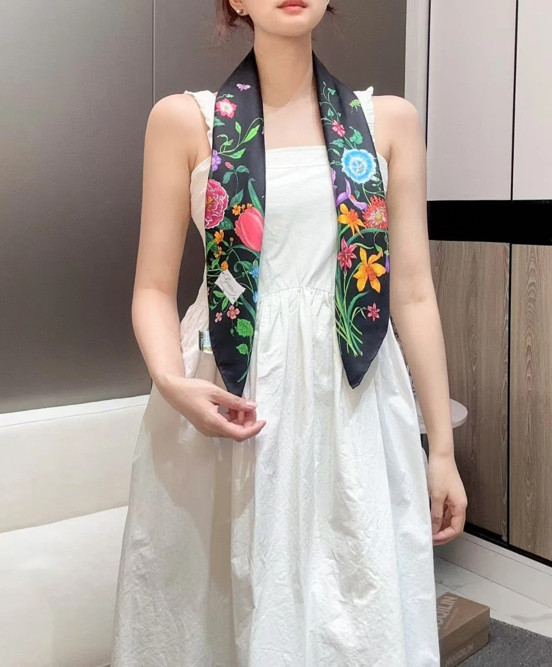 Color: Blue - High-quality Silk Handmade Square Scarf 90x90cm Classic Floral Pattern Injects The Same Romantic Atmosphere Into The New Series