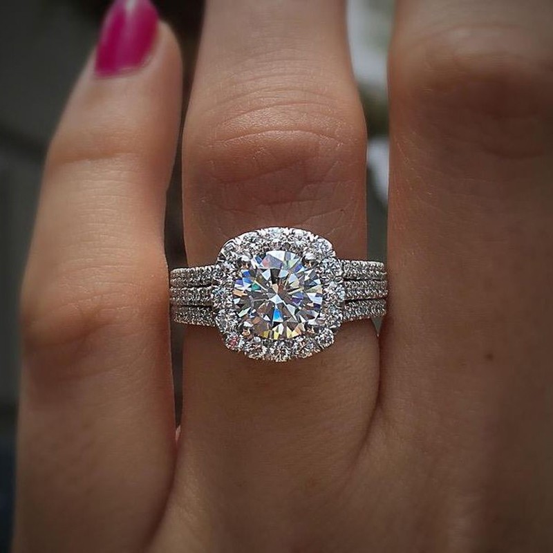 Huitan Women's Trendy Ring  Brilliant Cubic Zirconia Luxury Engagement & Wedding Jewelry