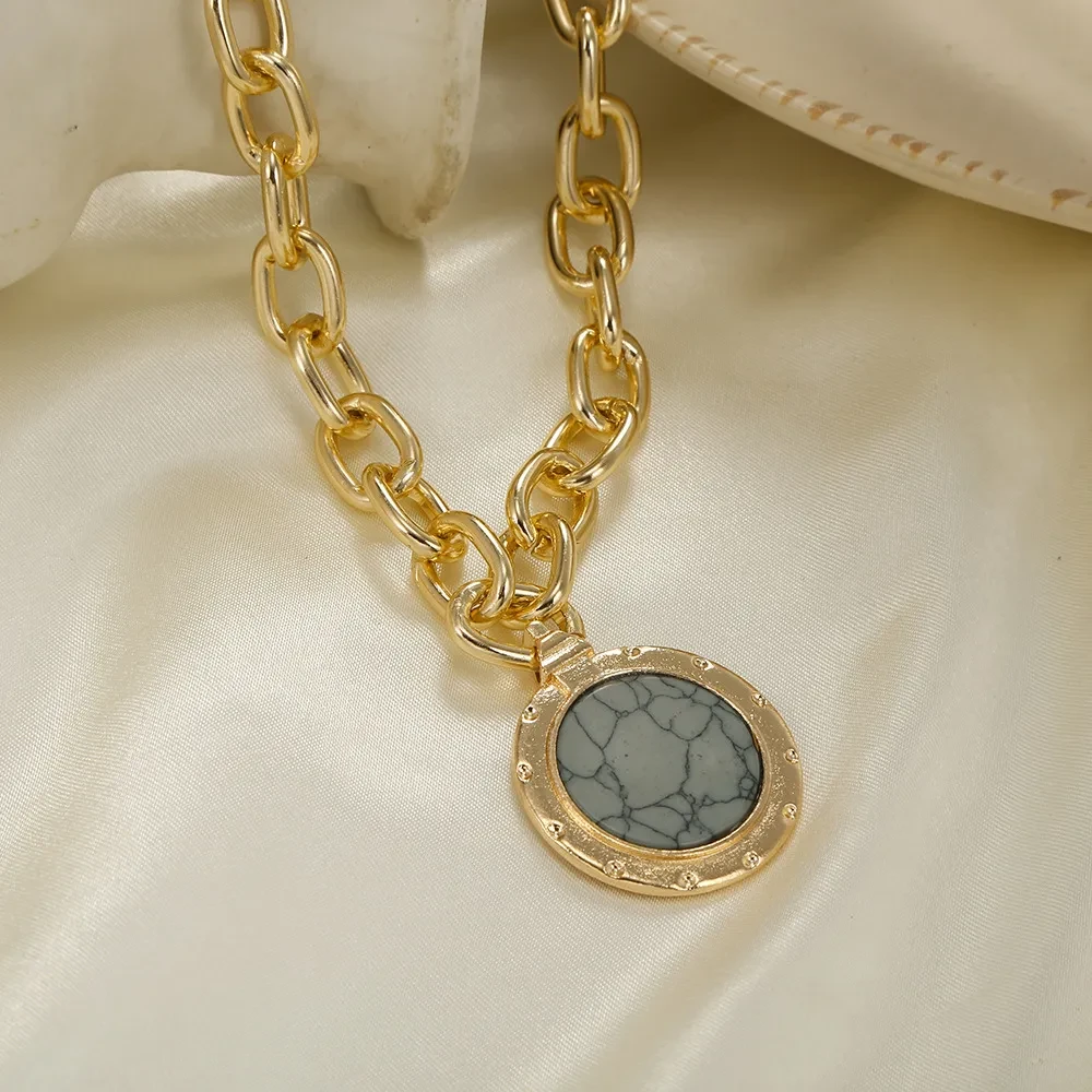 Vintage Green Stone Pendant Necklace Statement Gold Color Heavy Metal Long Chain Necklace for Women Jewelry Gifts
