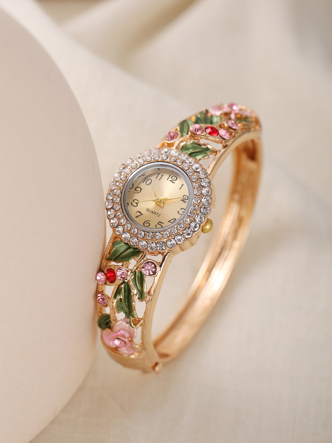 Womens New Retro Light Luxury Rare Quartz Bracelet Watch