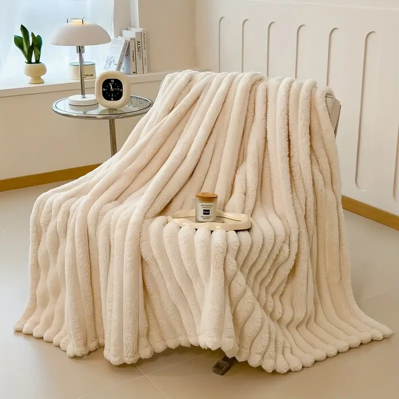 Flannel Bed Blankets And Towel Quilts Have Excellent Thermal Insulation Properties And Can Keep Out The Cold