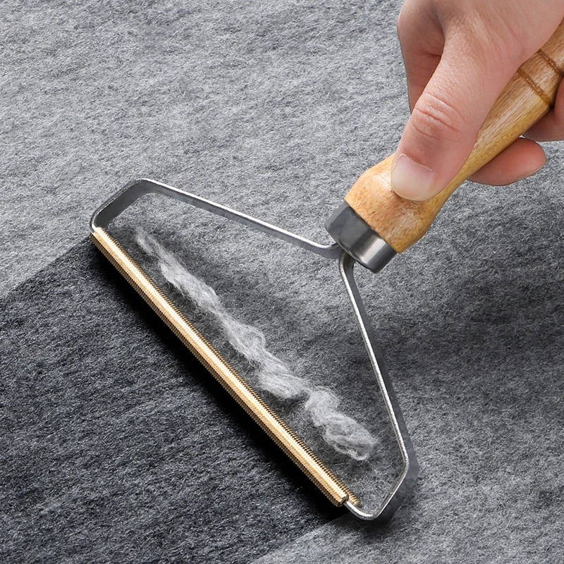 Portable Manual Lint Remover Brush  Pet Hair, Fabric Shaver, and Fuzz Cleaner for Sofa, Clothes, and More