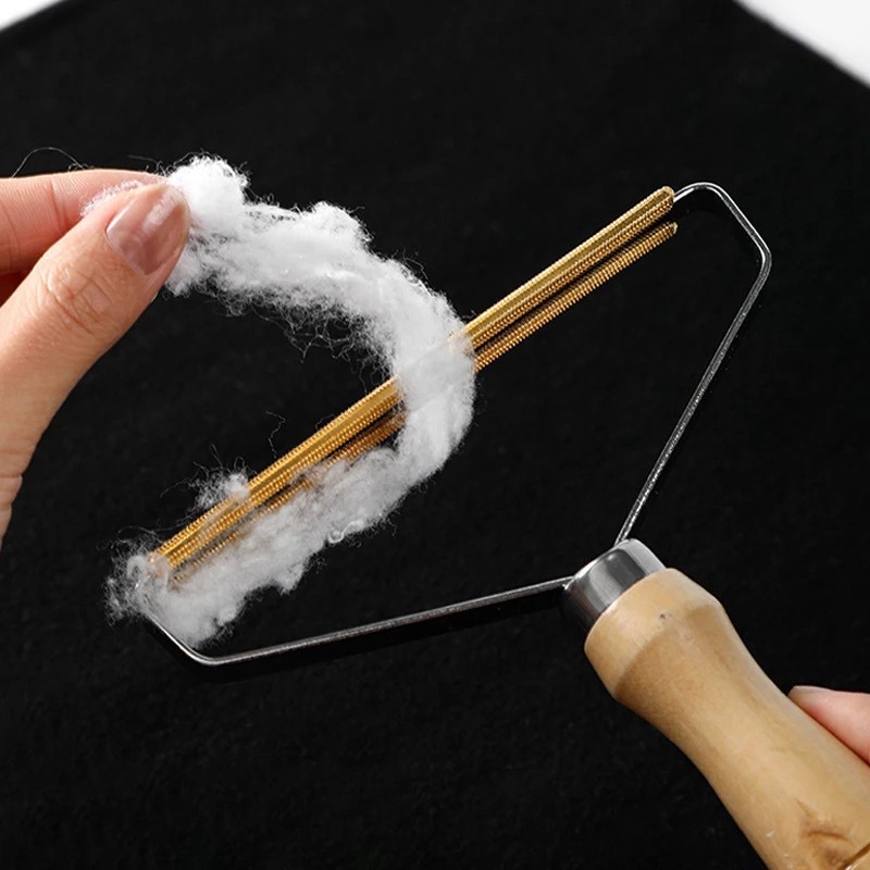 Portable Manual Lint Remover Brush  Pet Hair, Fabric Shaver, and Fuzz Cleaner for Sofa, Clothes, and More