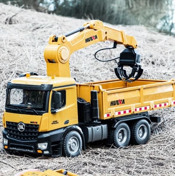 HUINA 1575 1:14 Remote Control Timber Grab Truck, 2.4GHZ.
