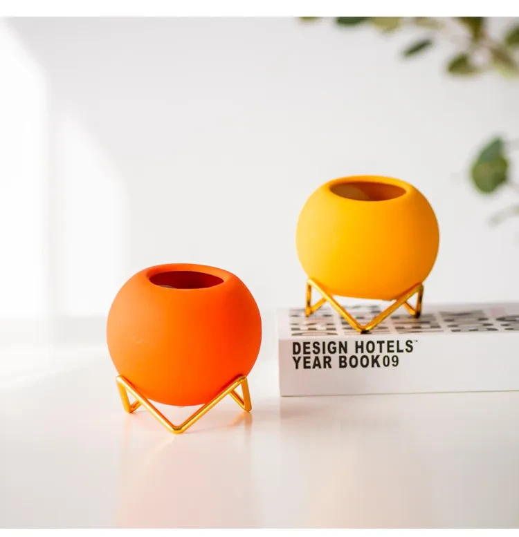 Creative ceramic vase