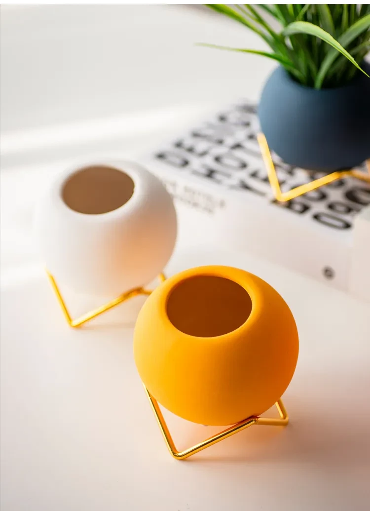 Creative ceramic vase