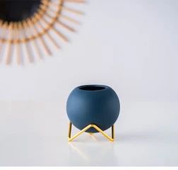 Creative ceramic vase