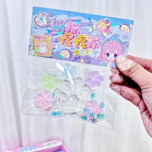 C Luminous 5 10 1 Cat's Paw Squeezing Toy