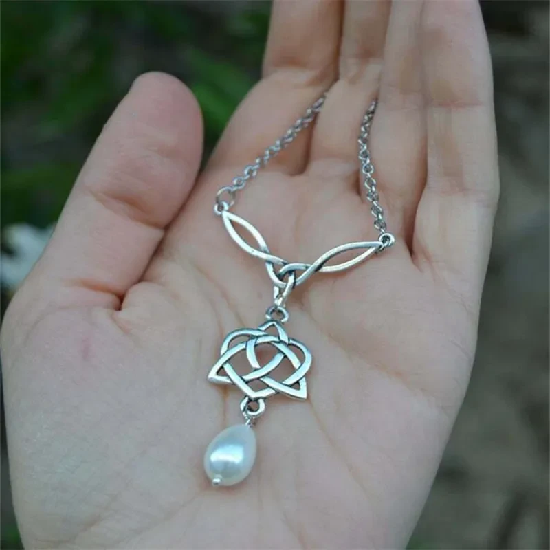 Ladies Floral Pearl Pendant Necklace