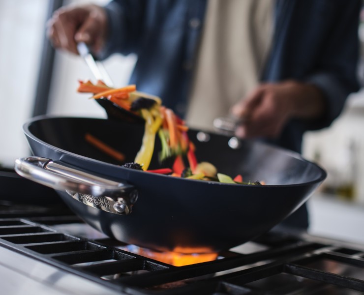 Space 32cm/12.5'' Non-Stick Induc tion Wok - Joseph Joseph