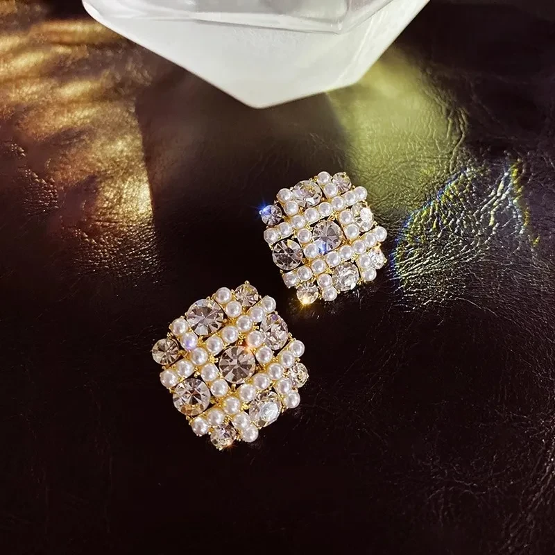 New Dignified Rhinestone Pearl Niche High-grade Earrings
