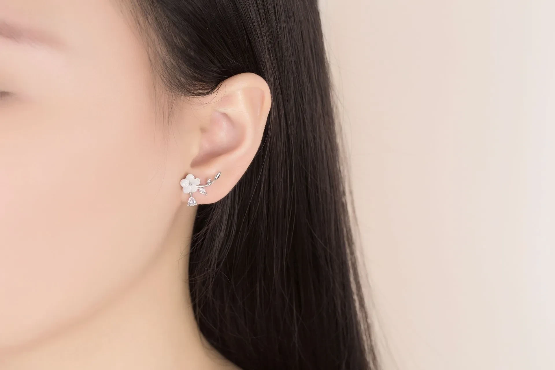 Natural Shell Hand Carved Flower Silver-plated Ear Studs