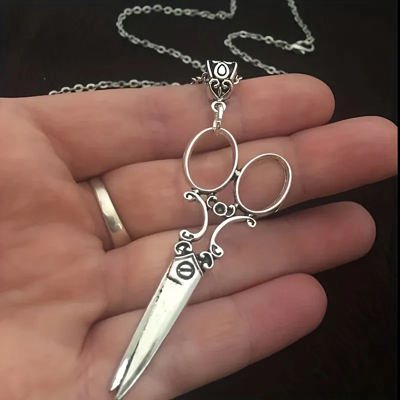 European And American Retro Personalized Scissor Shaped Necklace