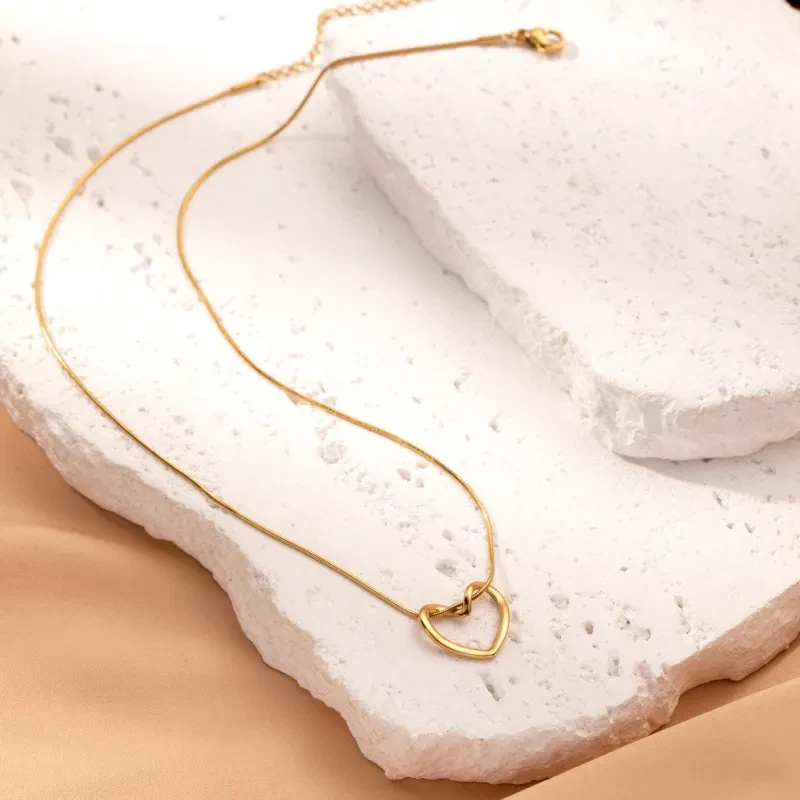 Fashion Jewelry Tainless Steel Twist Hollow Heart Pendant Necklace For Women