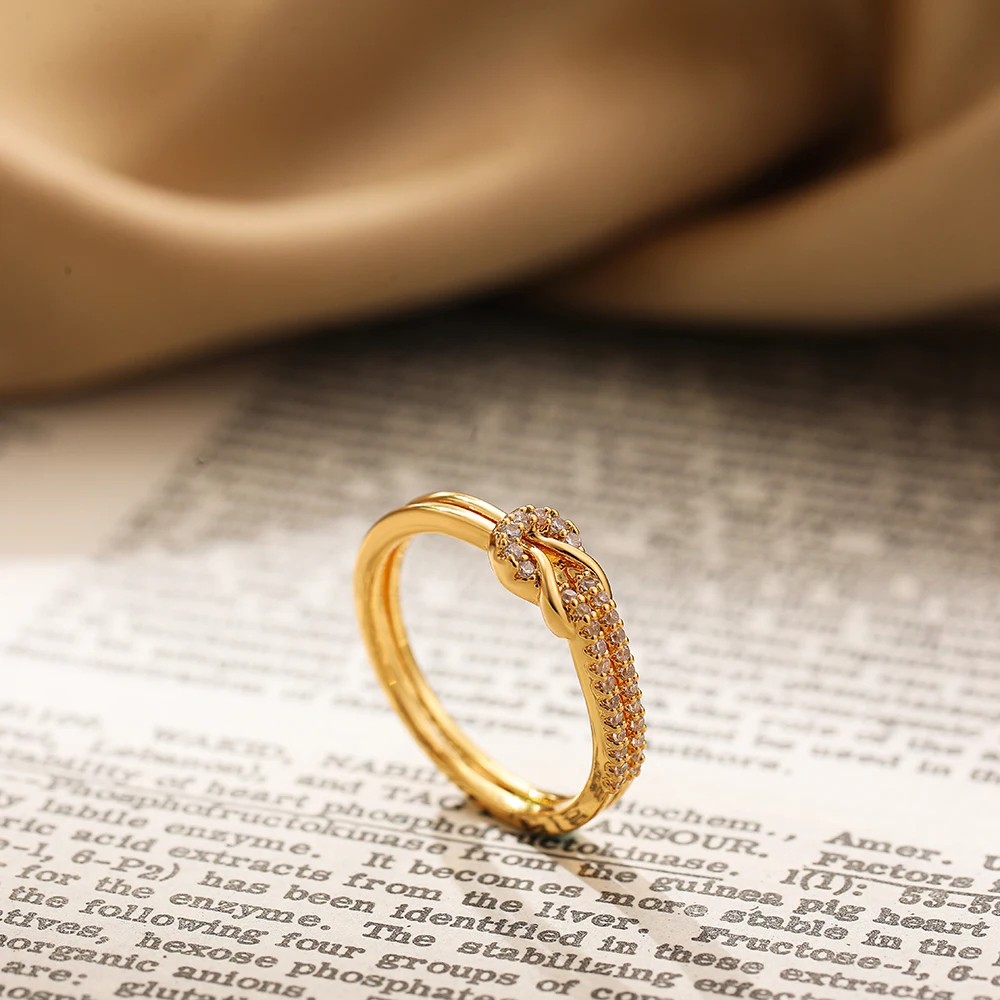 Simple Bilayer Geometric Knot Couple Rings