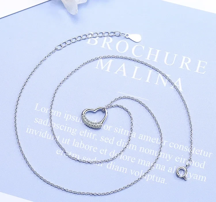 Ladies love short clavicle chain
