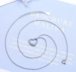 Ladies love short clavicle chain