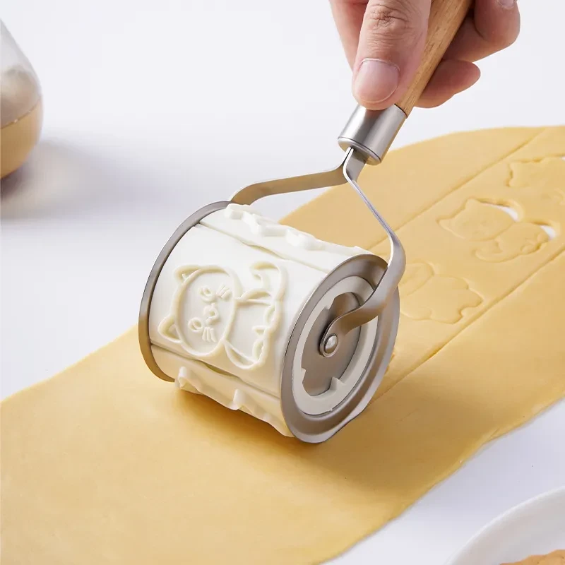 Roller Bucket Cartoon Animal Biscuit Mold Baking Kitchen Gadgets