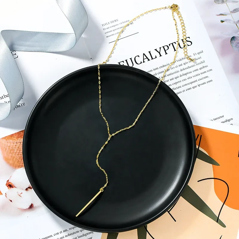 Minimalist style necklace