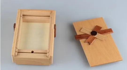 Beech mechanism gift box