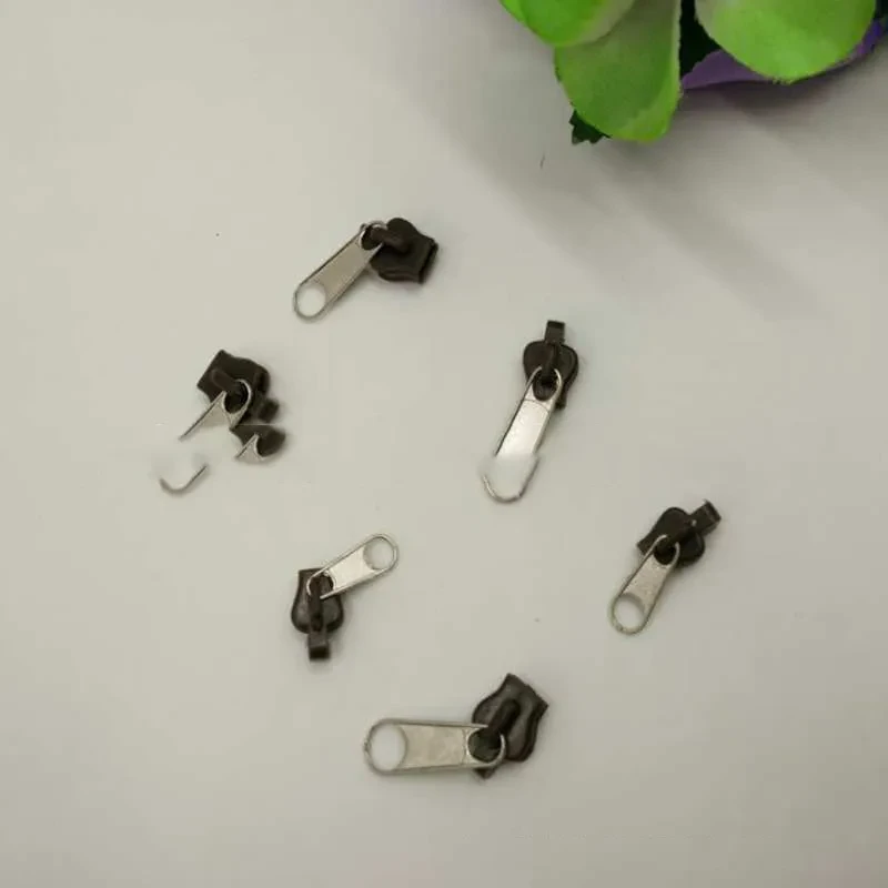 zipper pulls