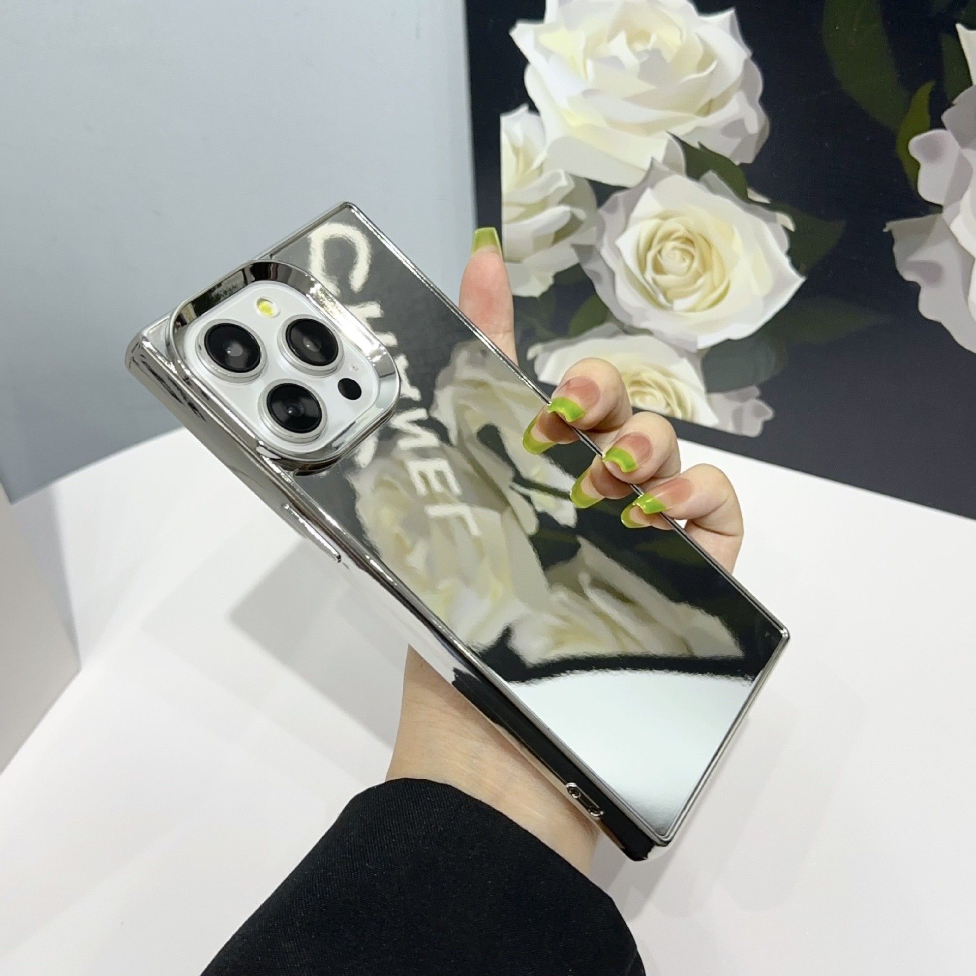 Right-angle Large Hole Electroplating Mirror Drop-resistant Mobile Phone Protective Cover