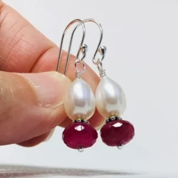 Graceful And Fashionable Drop-shaped Natural Pearl Earrings
