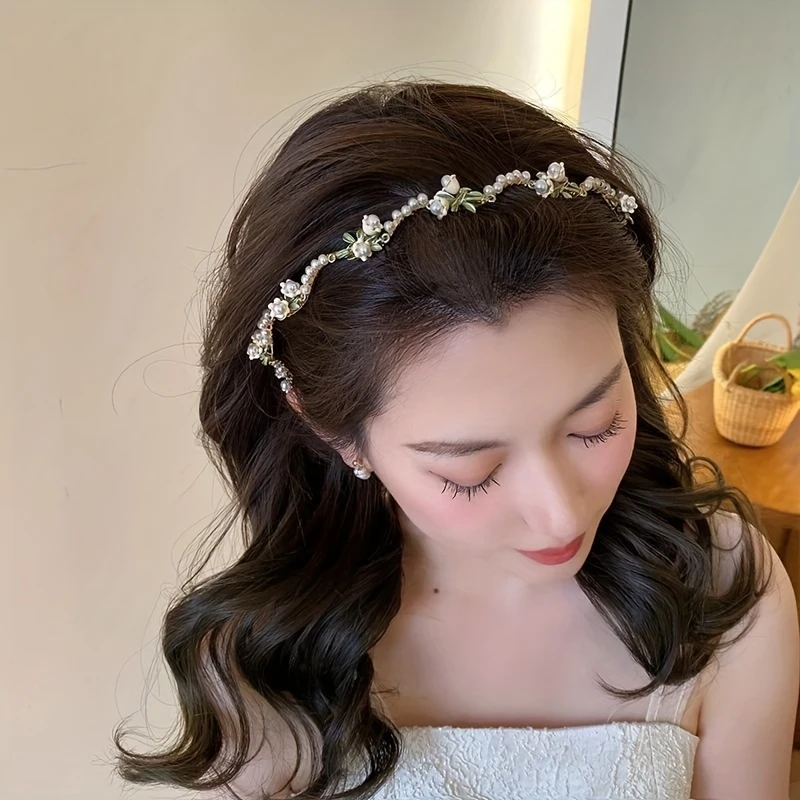 Elegant Handcrafted Floral Pearl Headband for Women  Vintage-Inspired Green Foliage & White Flower Hair Hoop, Golden-Tone Metal, Perfect for Summer Elegance