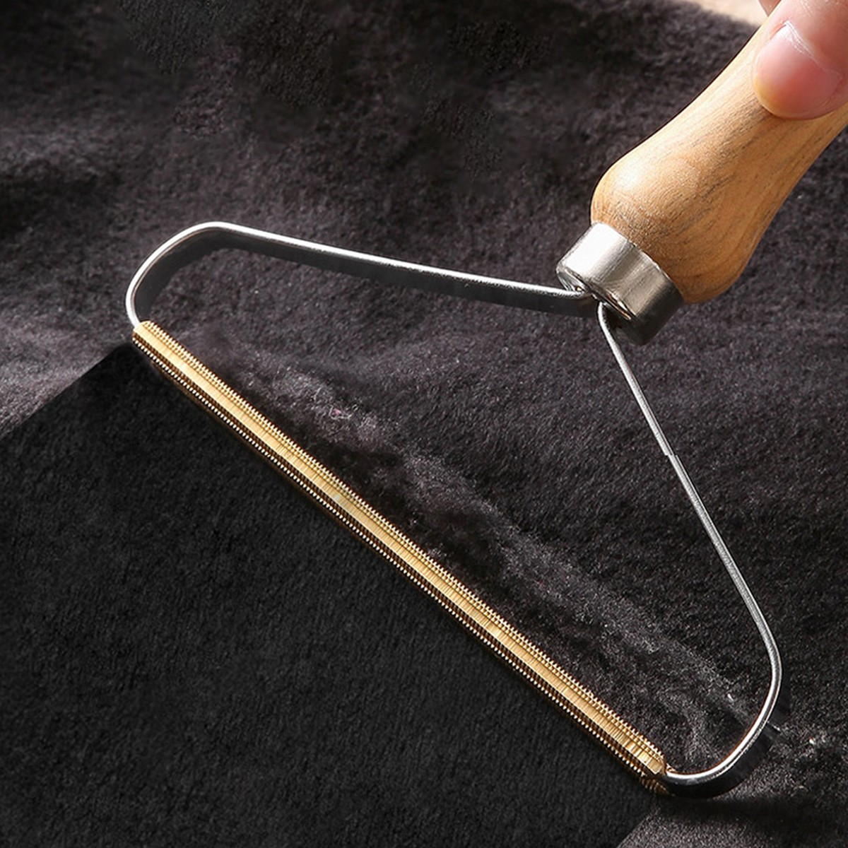 Non-Damaging Double-Sided Clothing Shaver